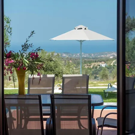 Вилла Boutique In Arkadi With Pool And Deck Chairs